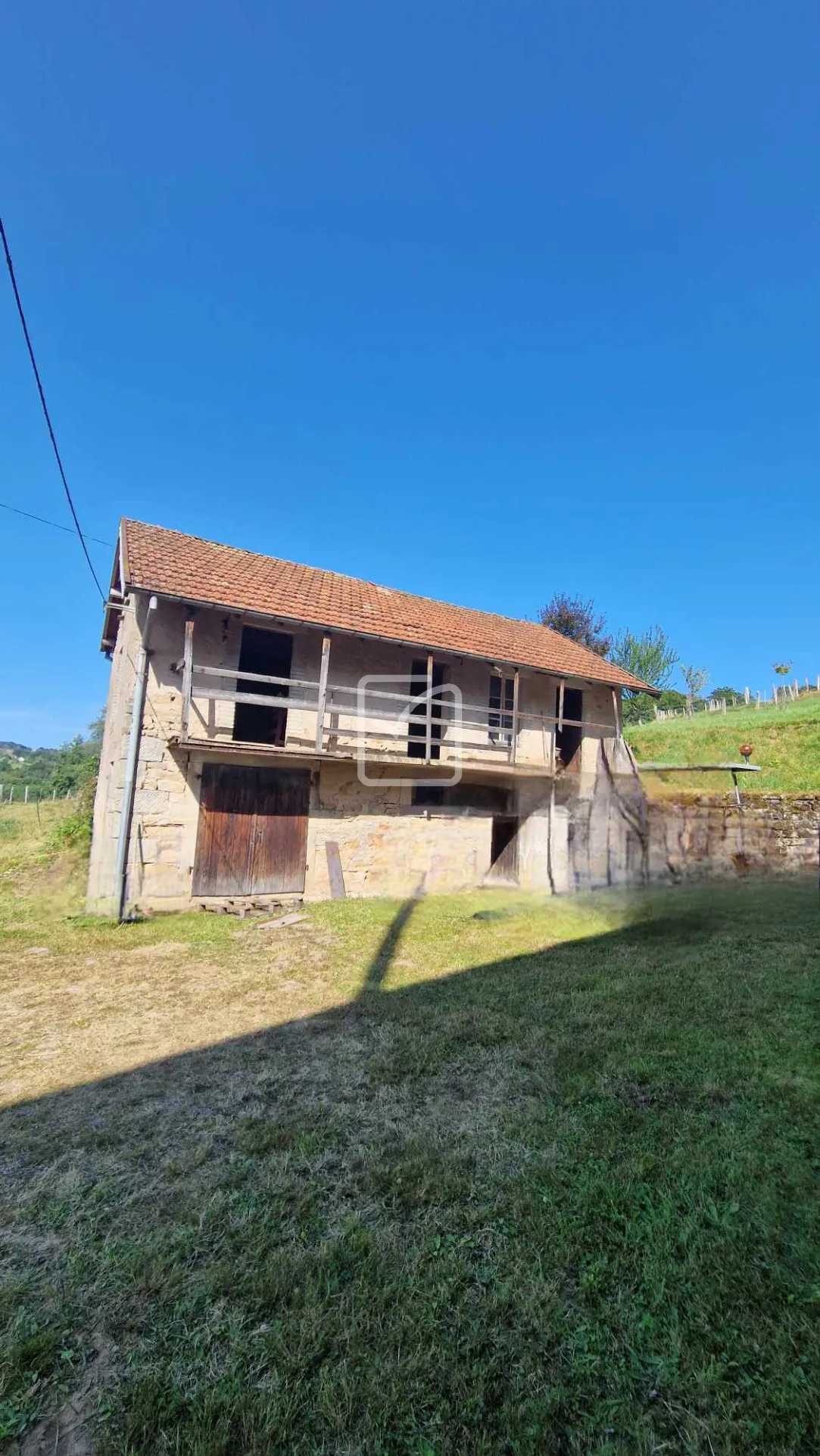 Ancien corps de ferme à rénover à Fougerolles 