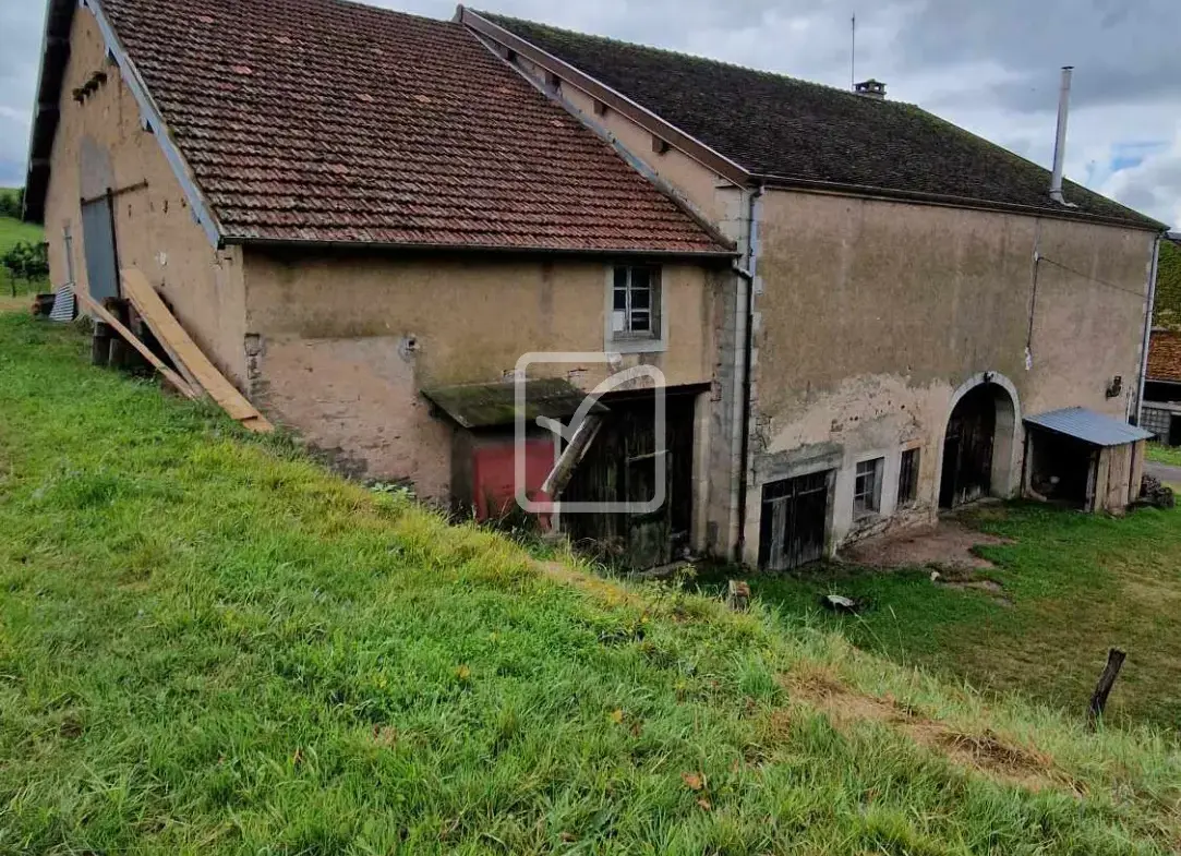 Ancien corps de ferme à rénover à Fougerolles 