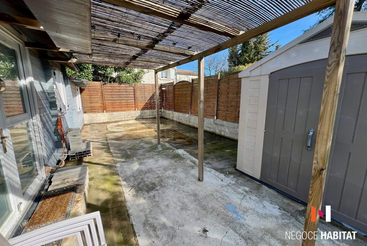 Chalet meublé T2 de 40 m² sur 235 m² de terrain à Lunel Viel 