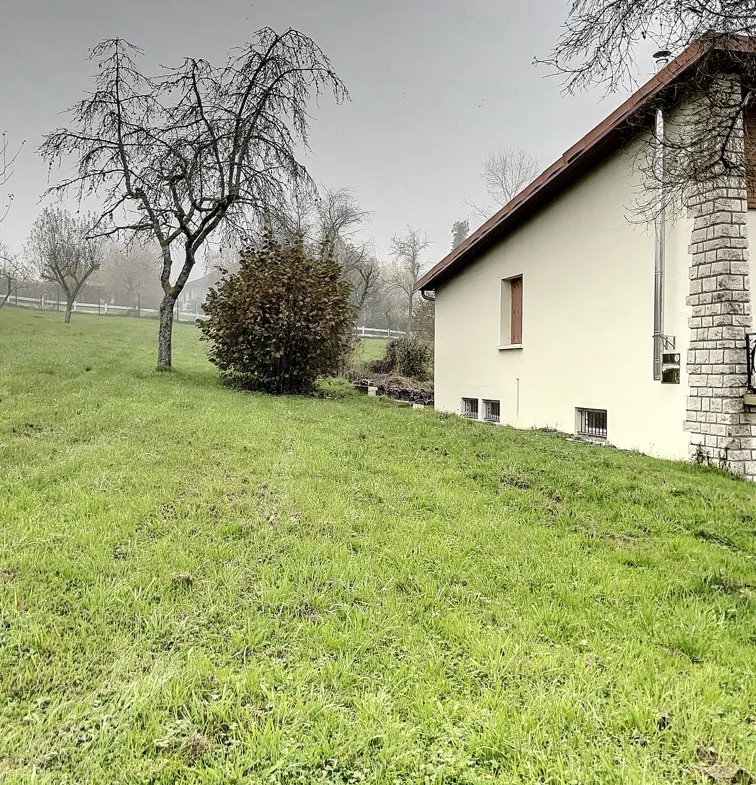 TRES BEAU PAVILLON AU CENTRE DE CHALINDREY 