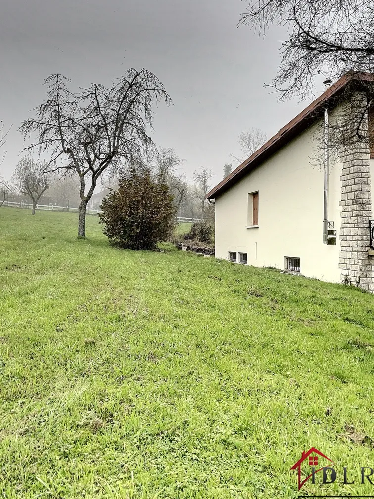 TRES BEAU PAVILLON AU CENTRE DE CHALINDREY 