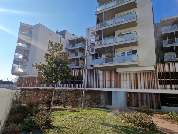 Studio lumineux à Strasbourg avec terrasse et garage