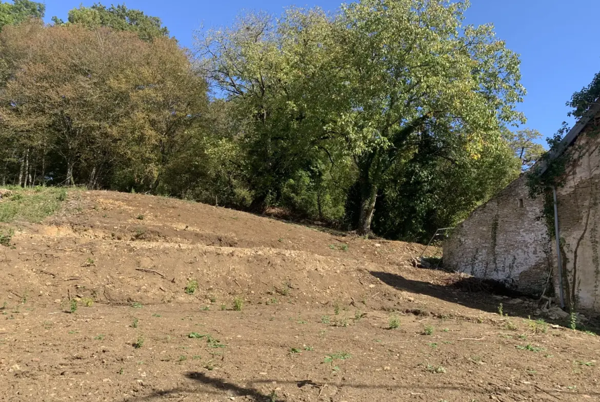 Maison à rénover sur terrain de 15 ares près d'HERICOURT 