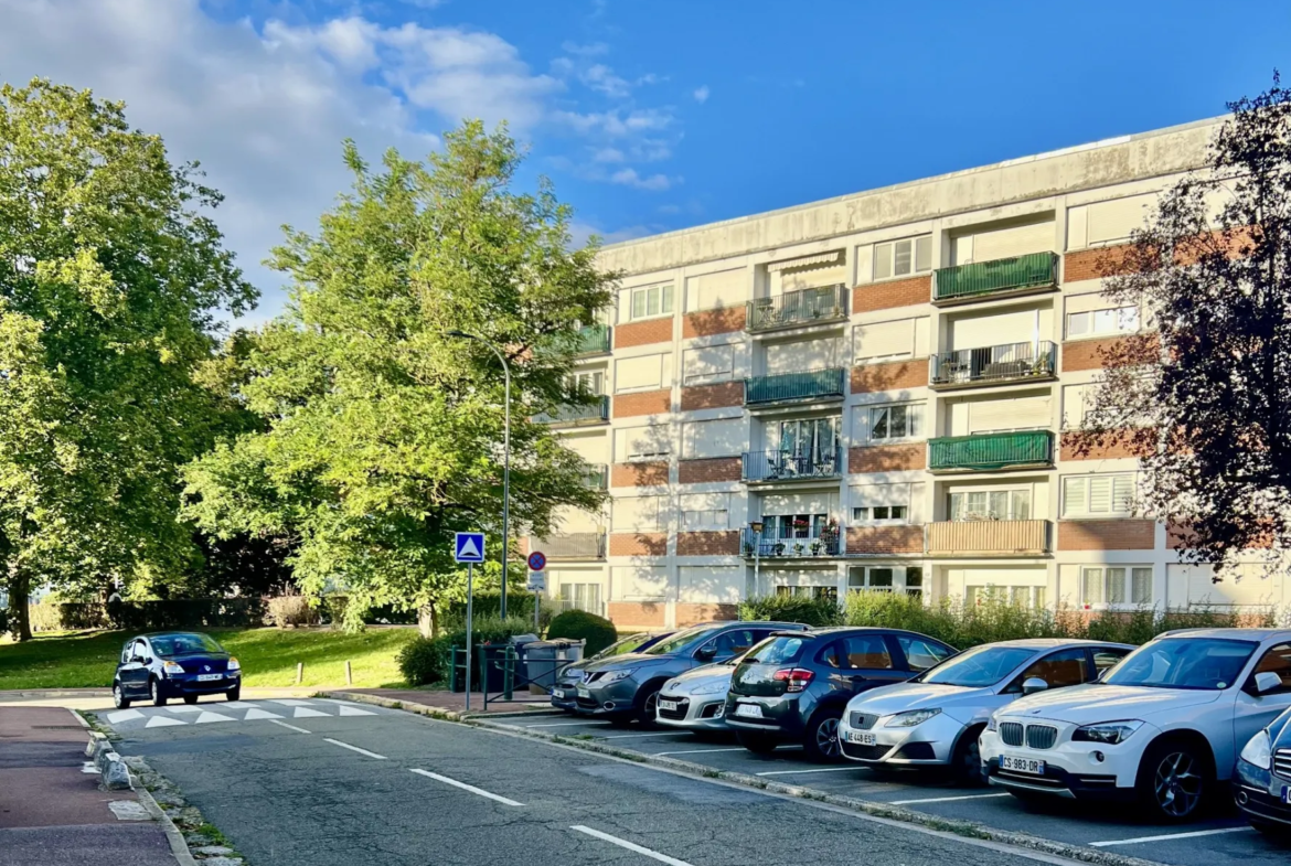 Appartement spacieux 5 pièces à Meulan-en-Yvelines avec balcon 