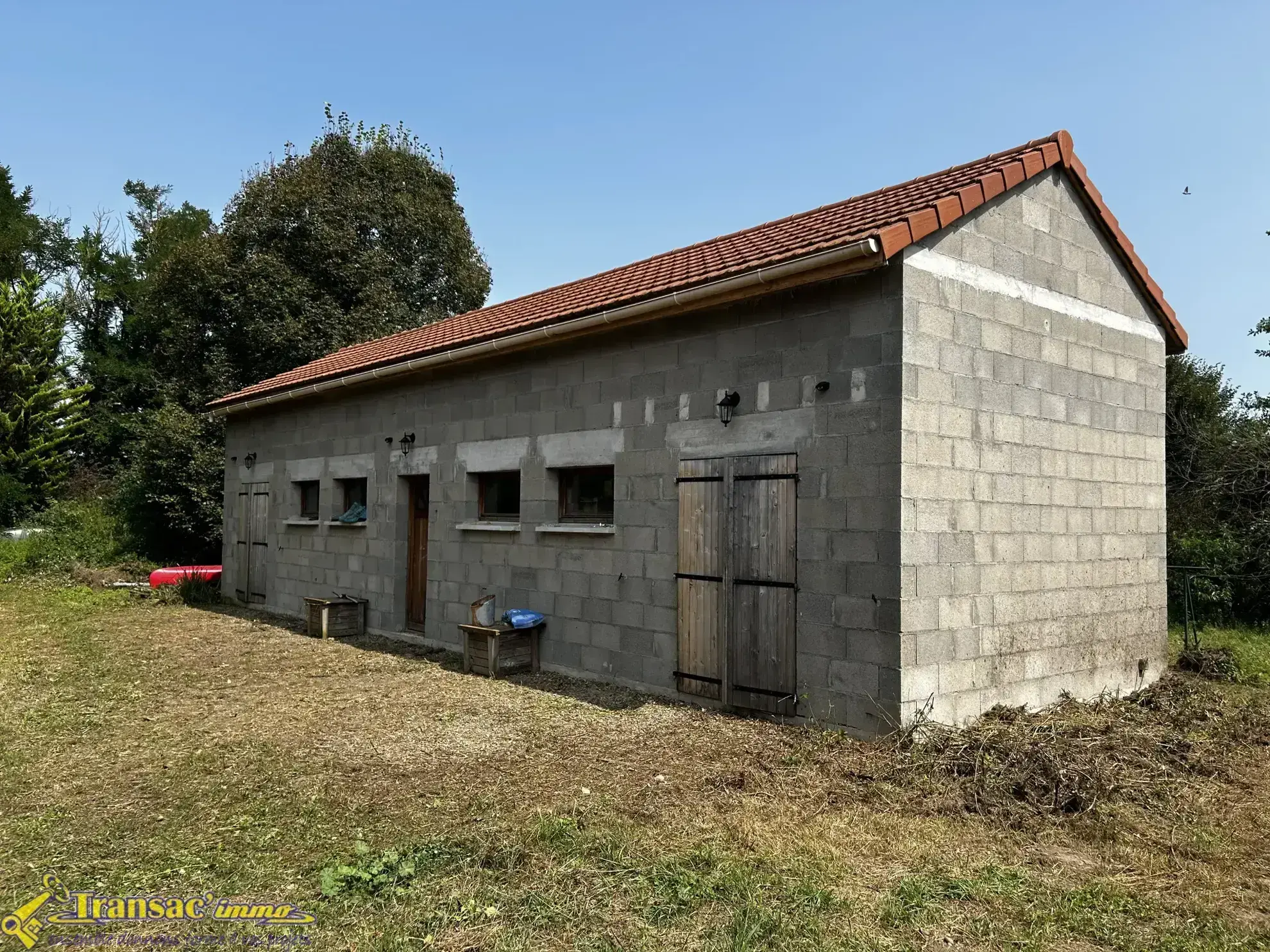 Maison 4 pièces avec dépendances et grand terrain à Limons 