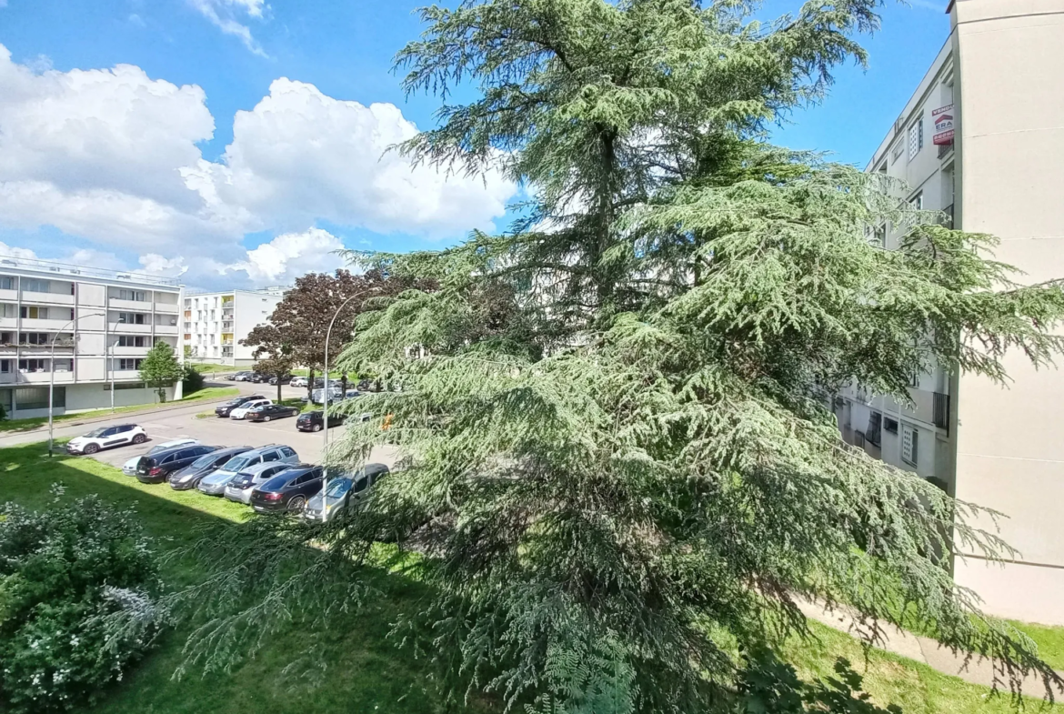 À vendre : Appartement F5 à Créteil près du métro 