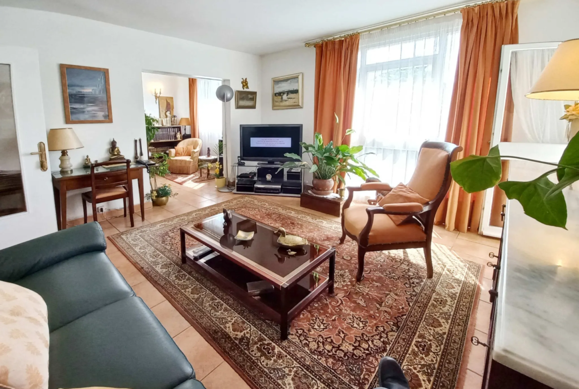 À vendre : Appartement F5 à Créteil près du métro 