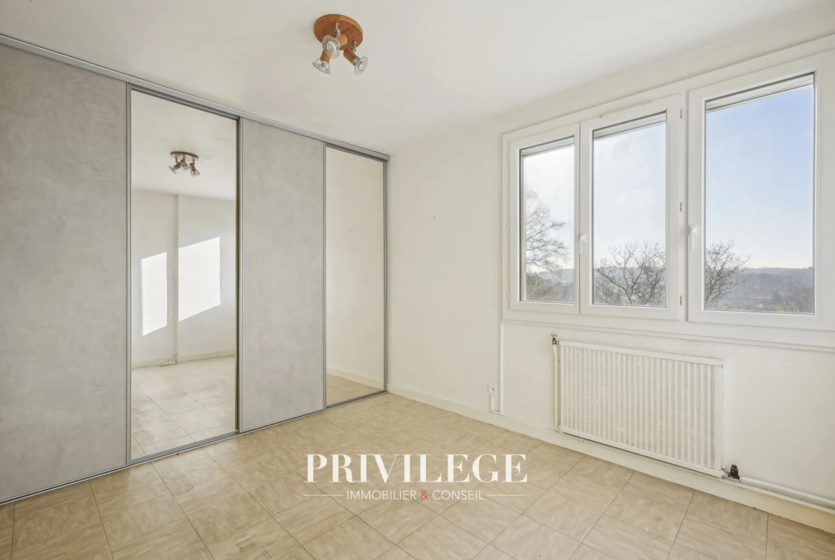 Appartement T3 à vendre - 72 m² avec 2 Balcons et Piscine à Ste Foy les Lyon 