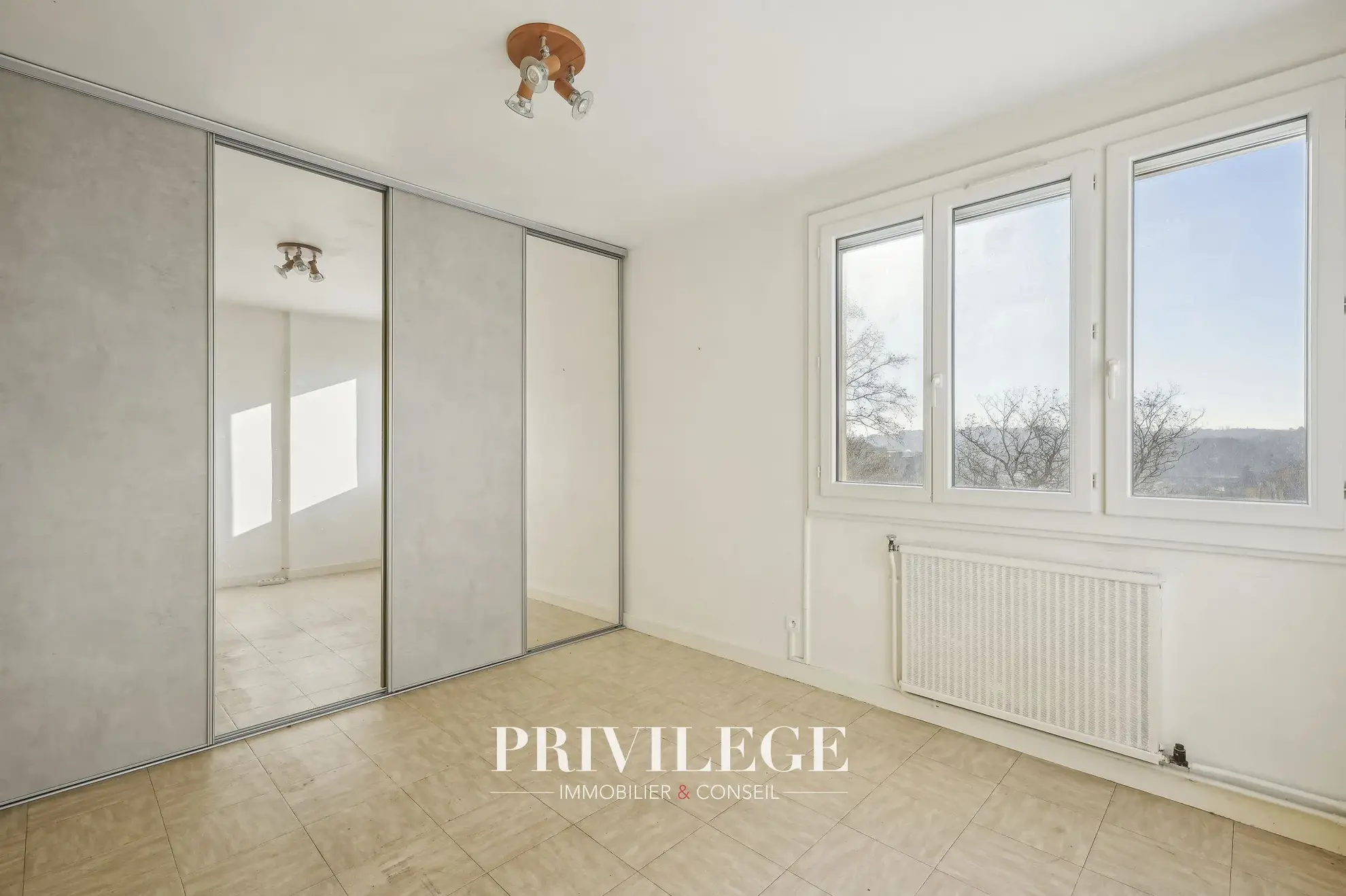 Appartement T3 à vendre - 72 m² avec 2 Balcons et Piscine à Ste Foy les Lyon 