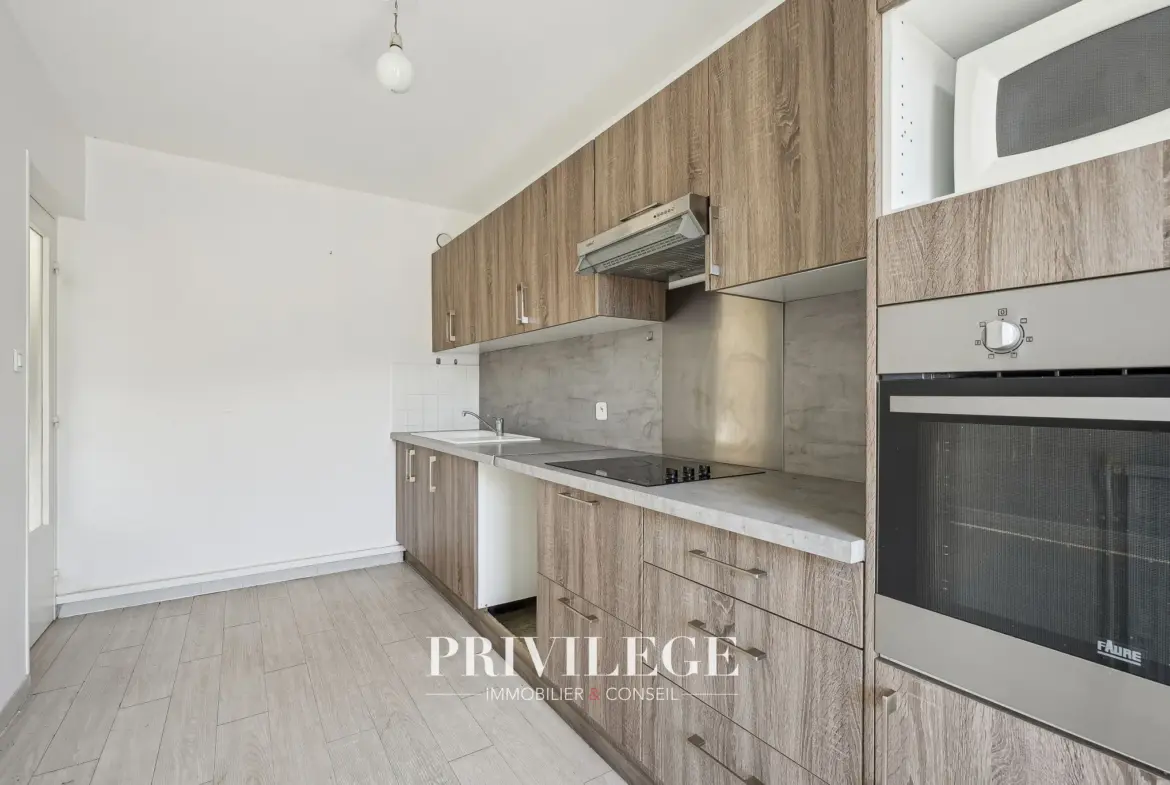 Appartement T3 à vendre - 72 m² avec 2 Balcons et Piscine à Ste Foy les Lyon 