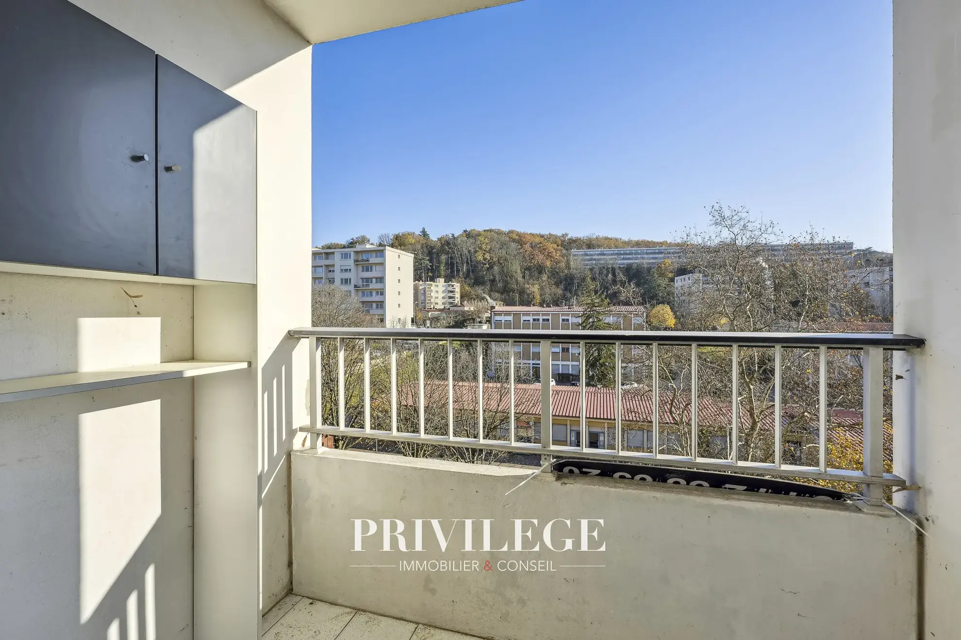 Appartement T3 à vendre - 72 m² avec 2 Balcons et Piscine à Ste Foy les Lyon 