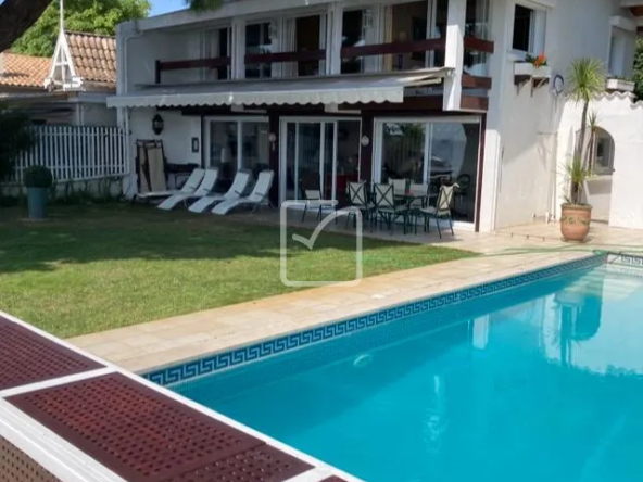 Vente Villa Exceptionnelle en Première Ligne à Cap Ferret