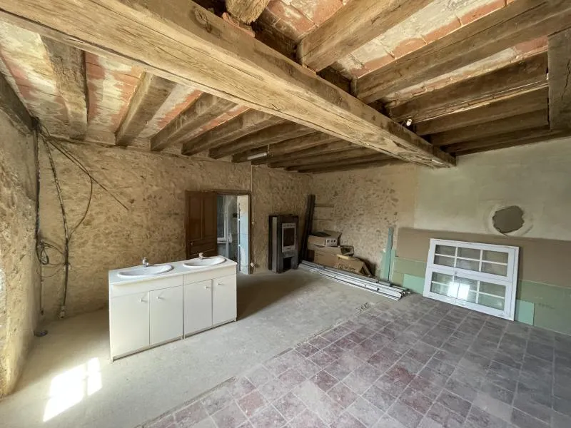 Maison de Bourg à Rénover à Chigné - 45 000 Euros 