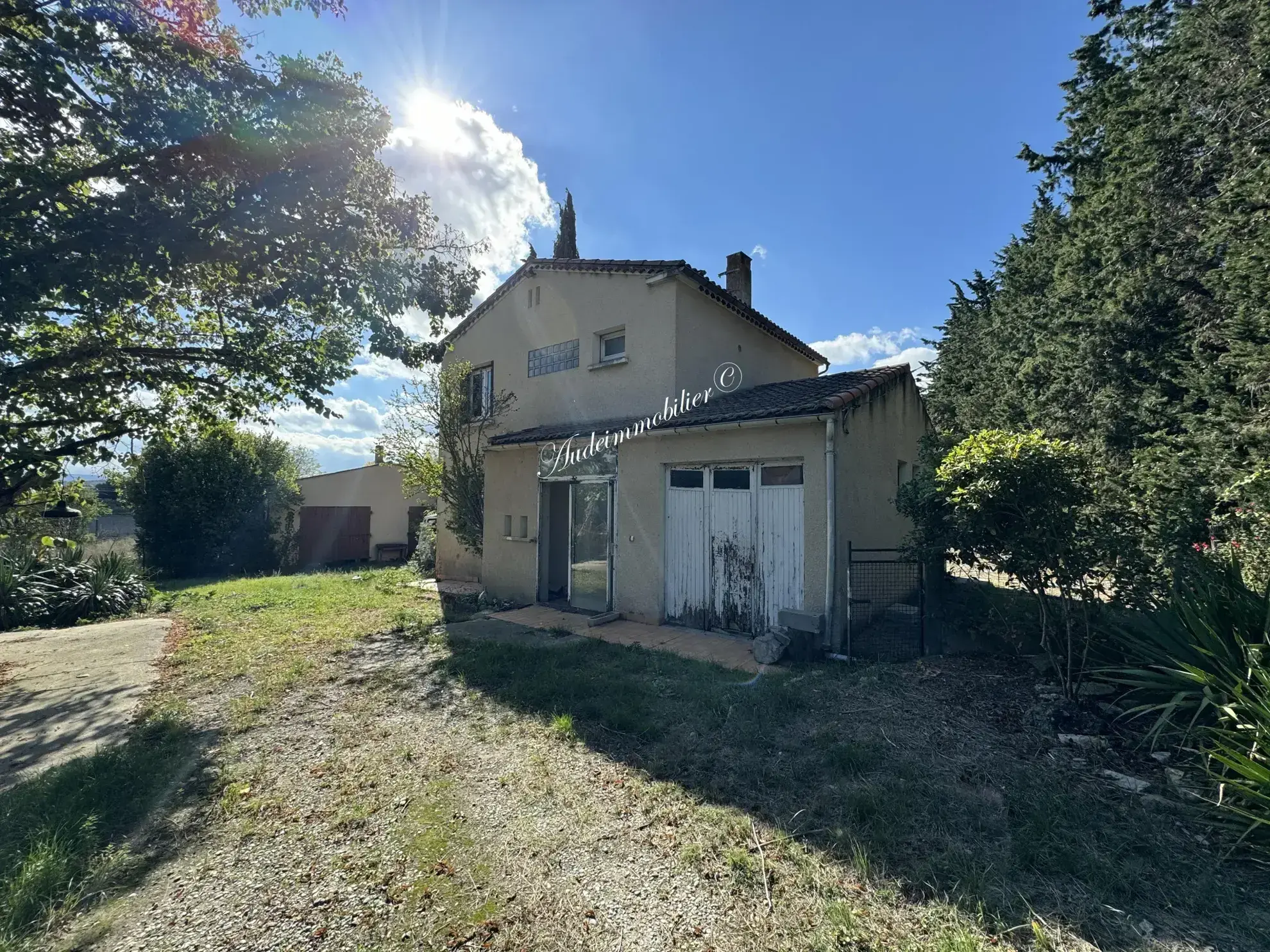 Maison à rénover avec jardin et garage à Limoux 