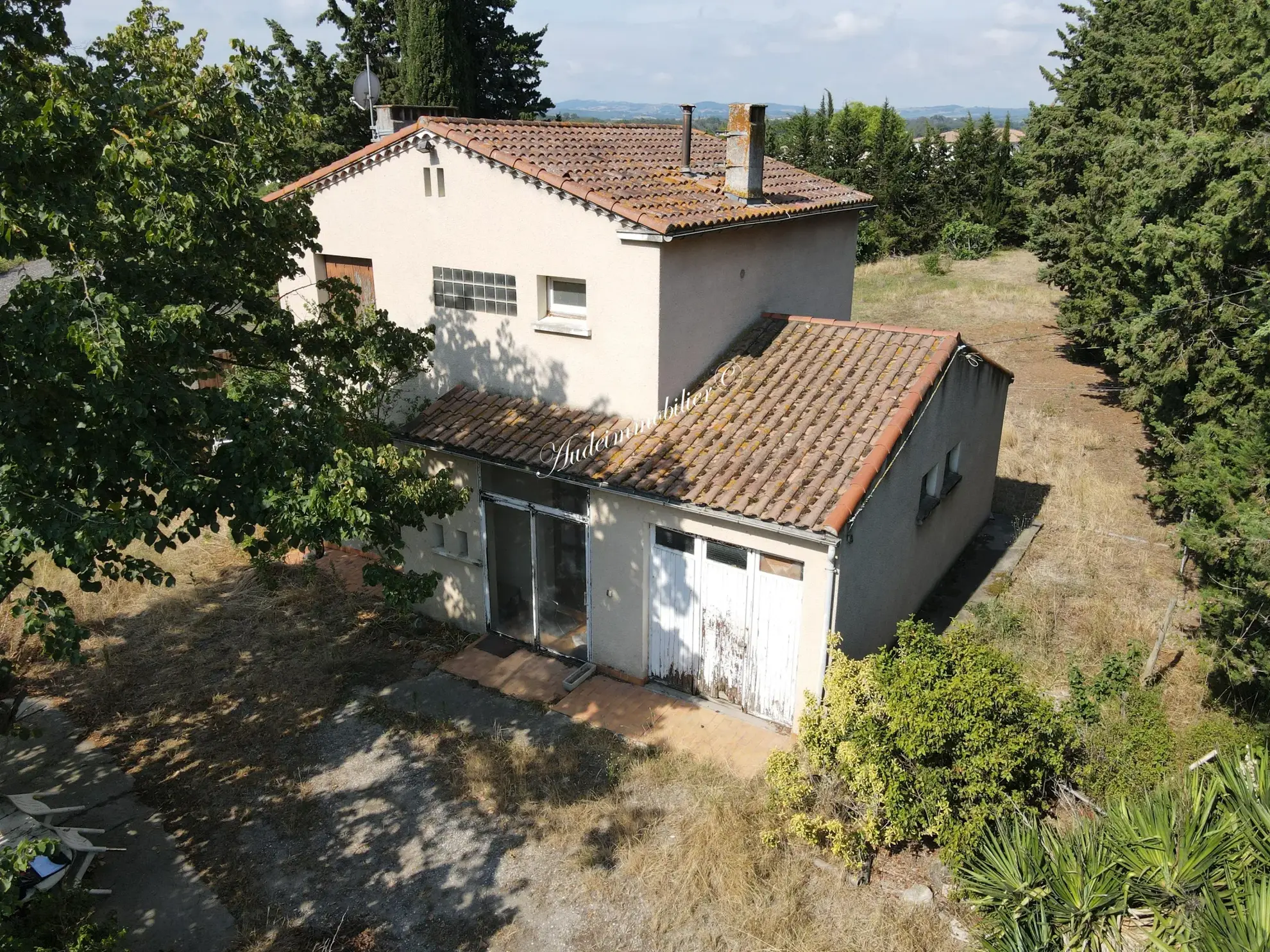 Maison à rénover avec jardin et garage à Limoux 