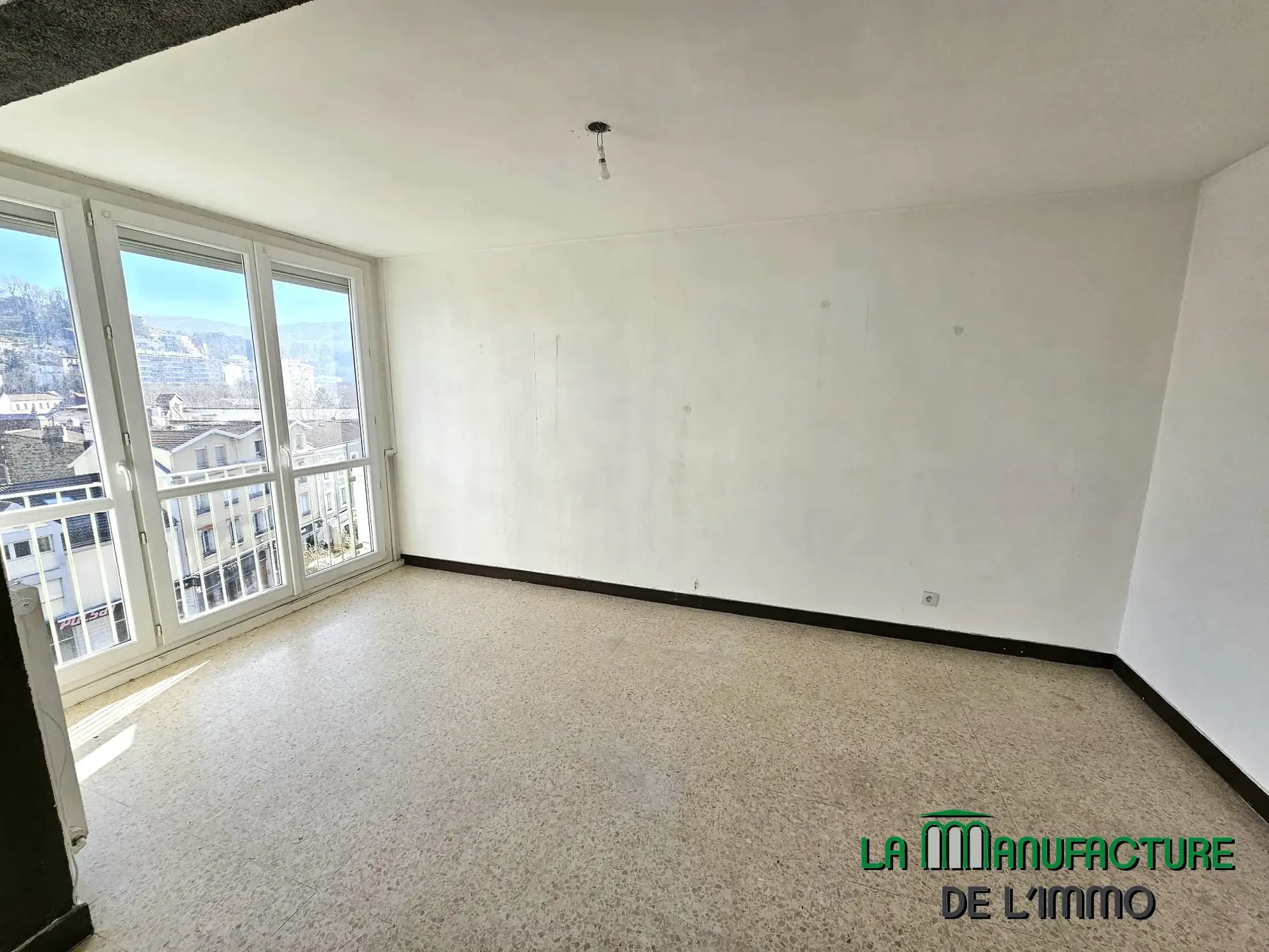 Vente appartement F4 traversant à Saint-Étienne Valbenoite proche Centre Deux 