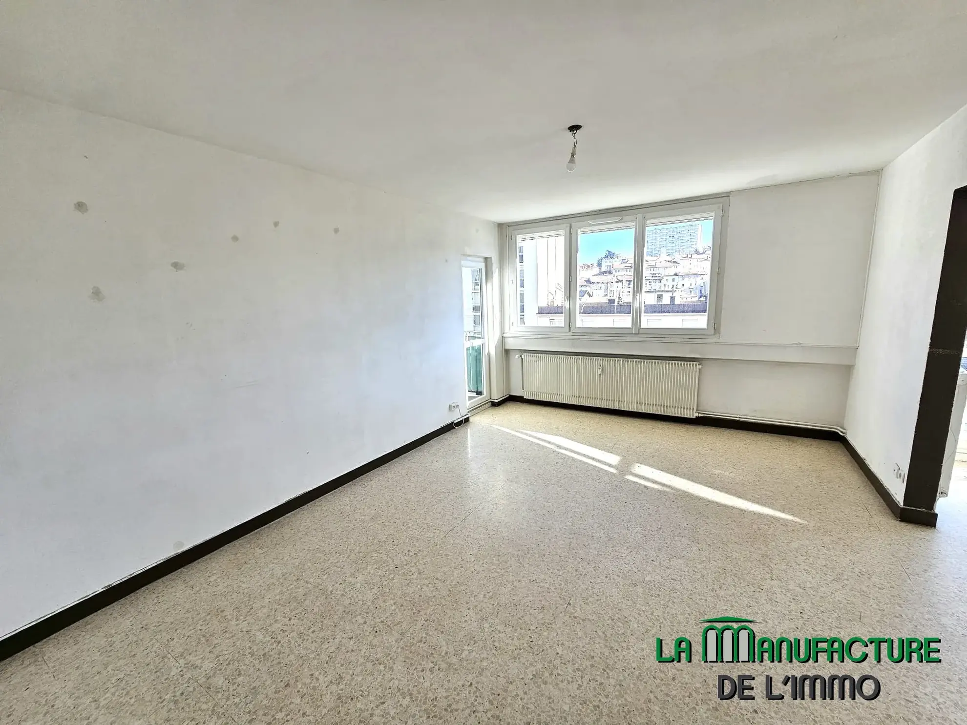 Vente appartement F4 traversant à Saint-Étienne Valbenoite proche Centre Deux 