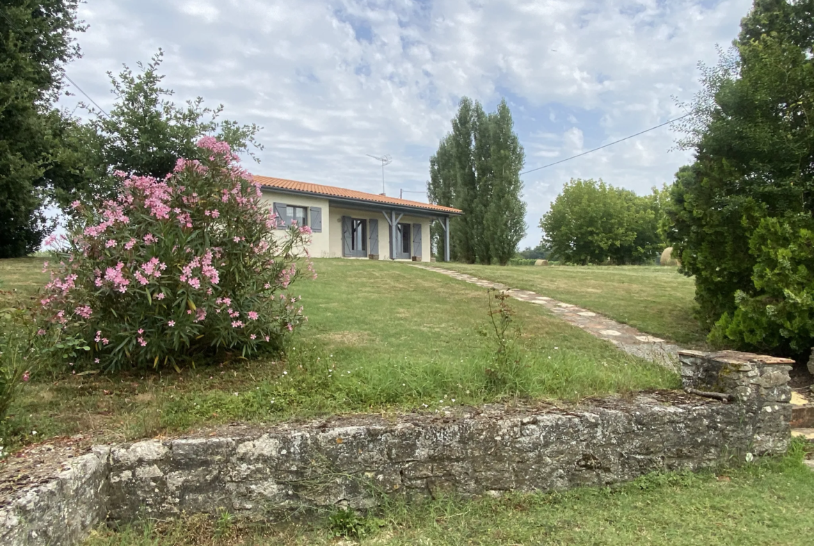 Maison avec dépendance à Sauveterre de Guyenne - 1.2 hectare 