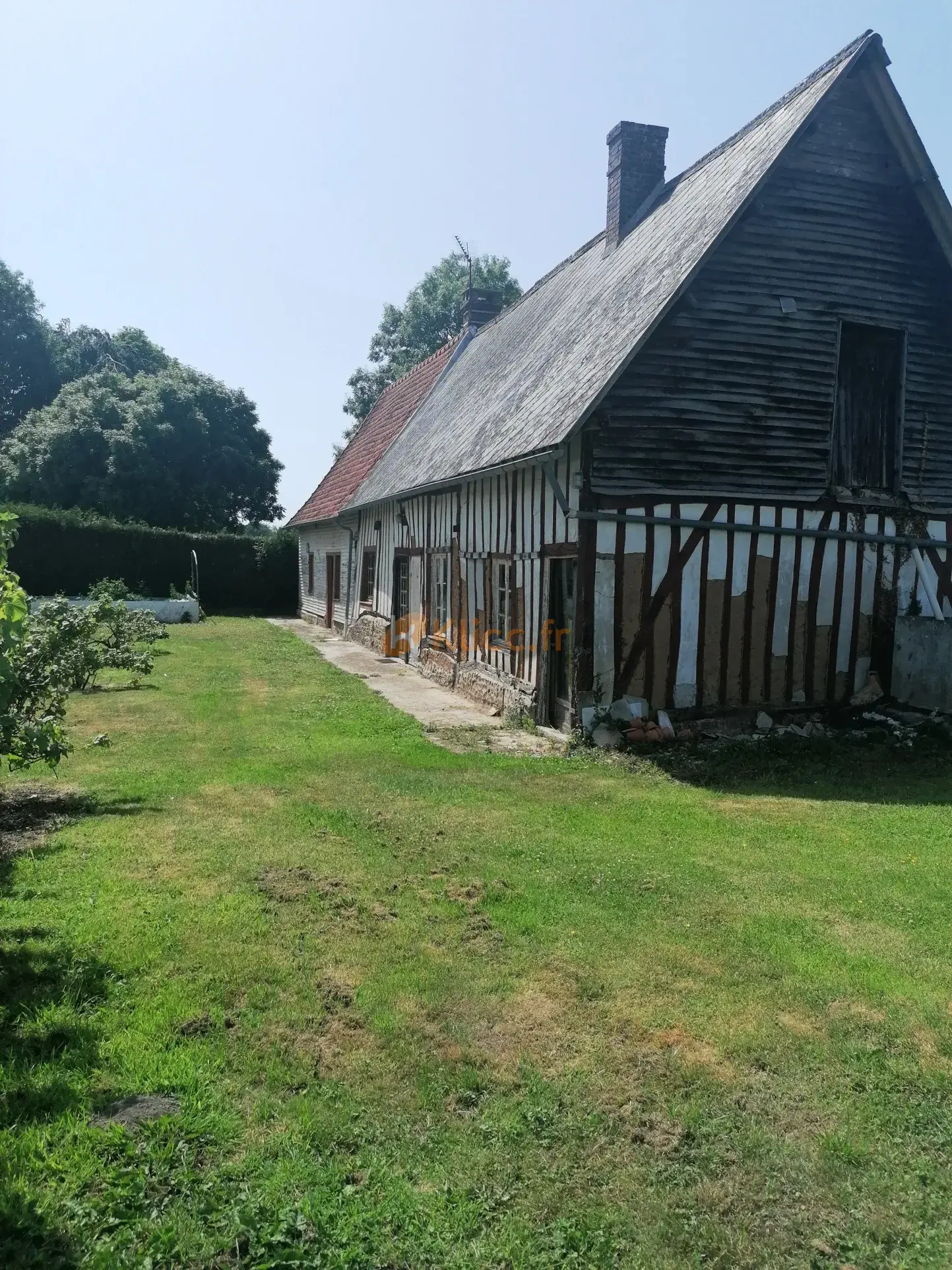 Longère à rénover à Auppegard avec jardin et garage 