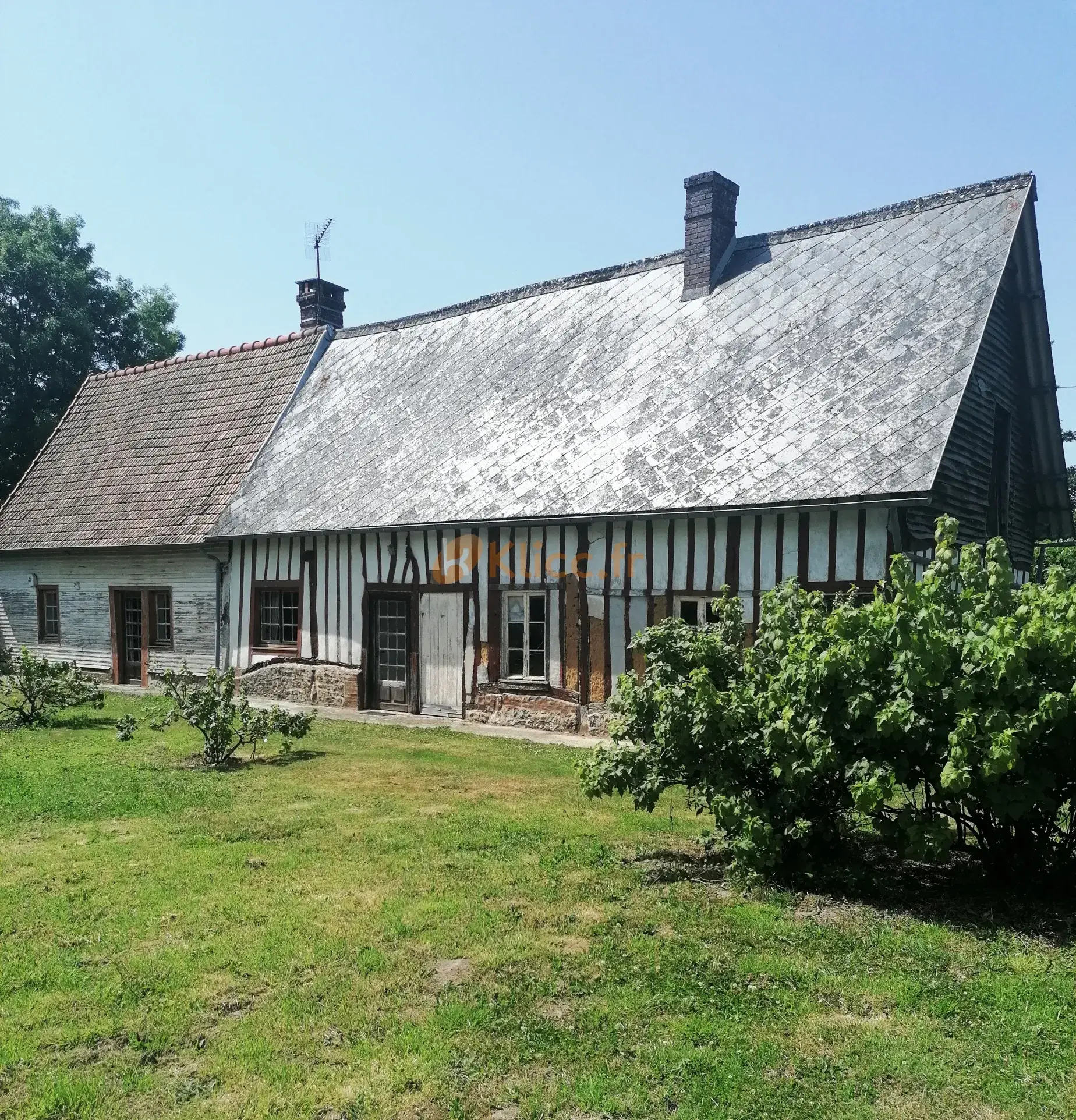 Longère à rénover à Auppegard avec jardin et garage 