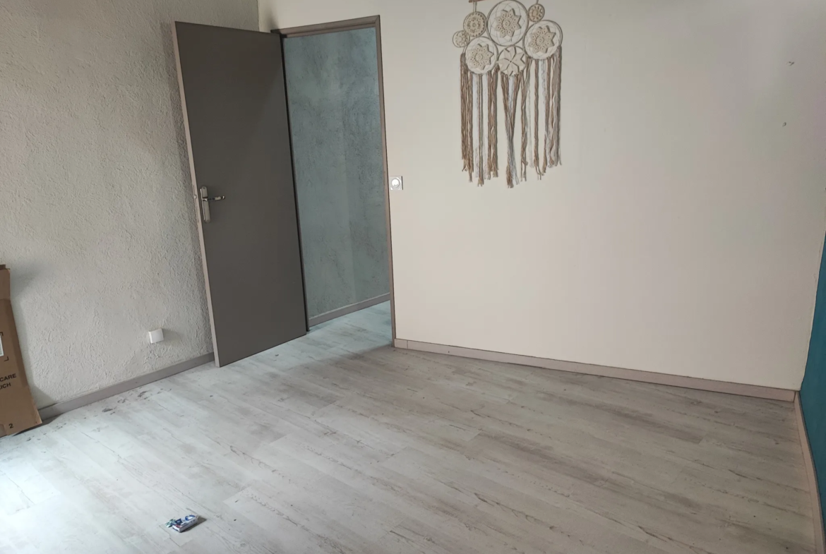 Maison de village à vendre à Puicheric pour 46 500 € 