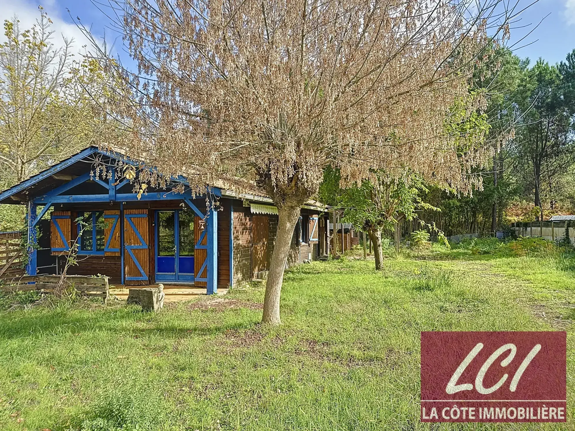 Maison en bois à Sanguinet sur terrain de 800 m² à rénover 