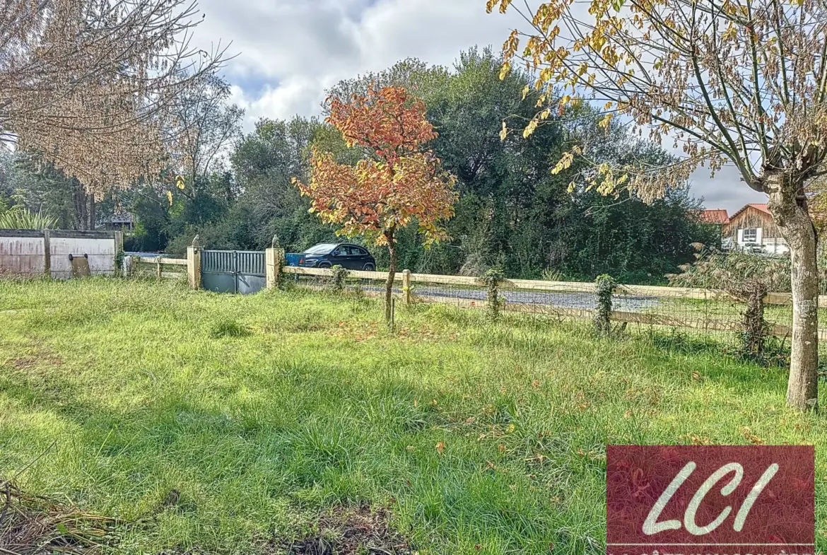 Maison en bois à Sanguinet sur terrain de 800 m² à rénover 