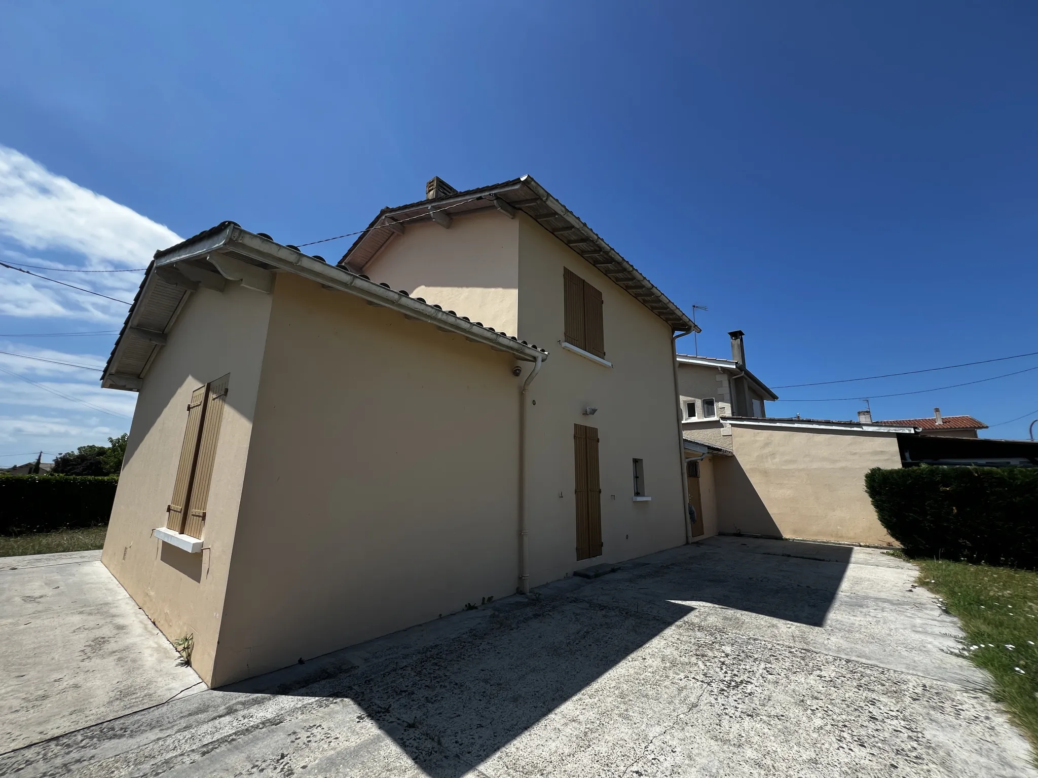 Maison à vendre - Centre de Bazas, 3 chambres et jardin 