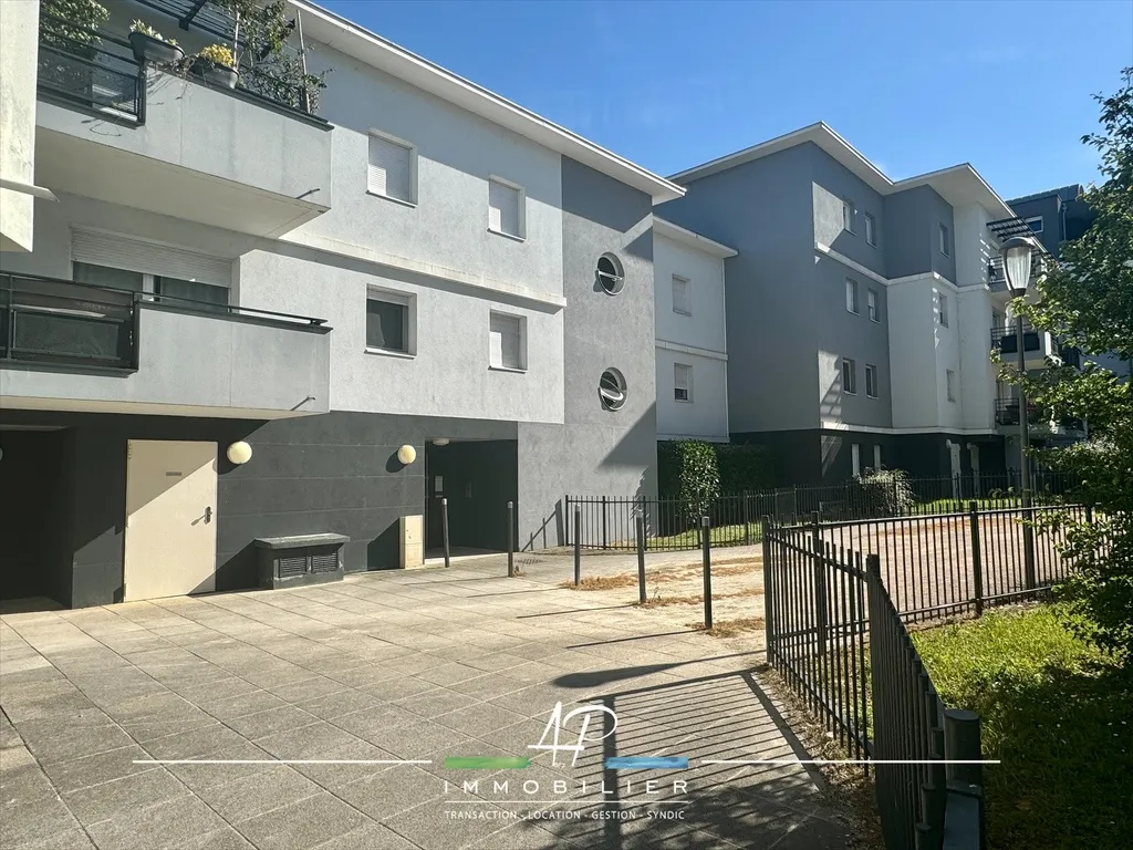 Appartement T3 en rez-de-jardin à Dijon - Terrasse sud et garage 