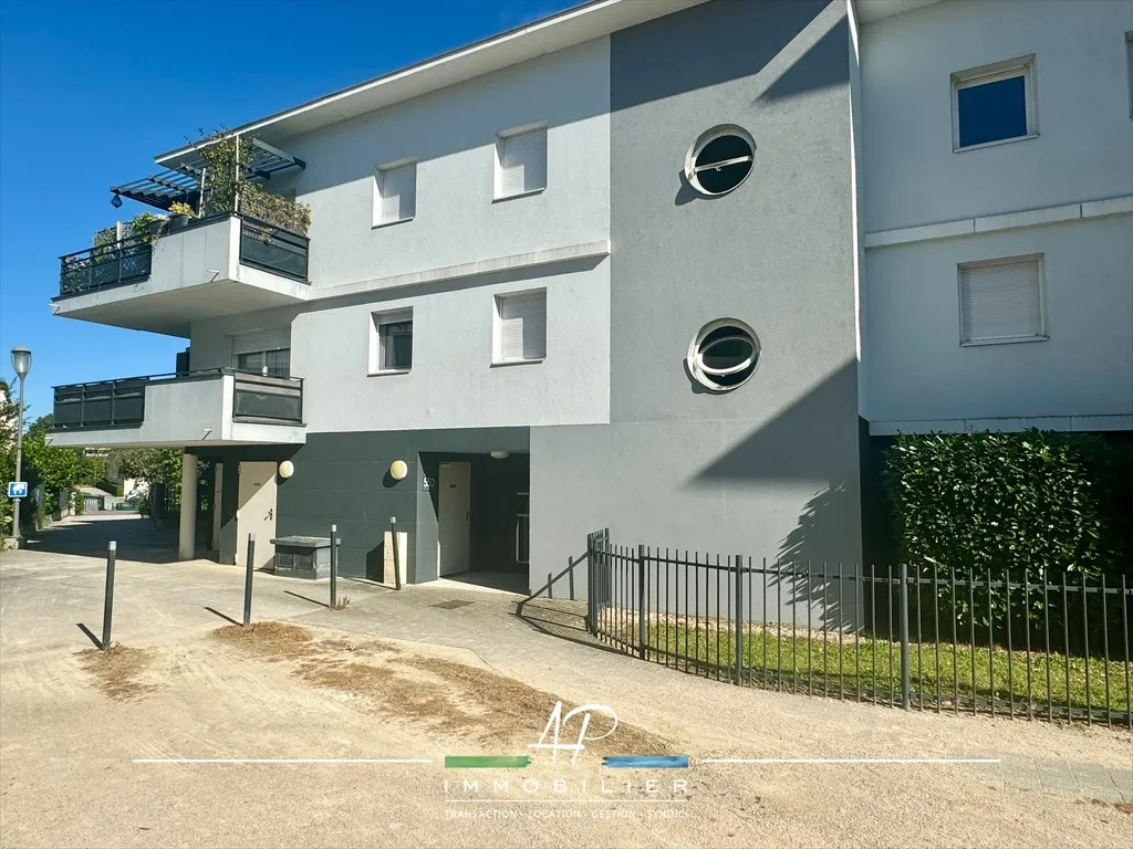 Appartement T3 en rez-de-jardin à Dijon - Terrasse sud et garage 