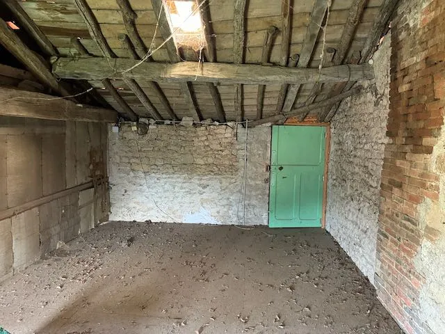 Maison en pierres à rénover à Ste Hermine - 147 700 € 