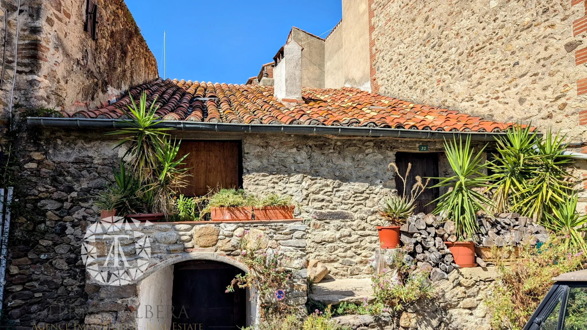 Maison en Pierre à Réhabiliter à Montesquieu des Albères 