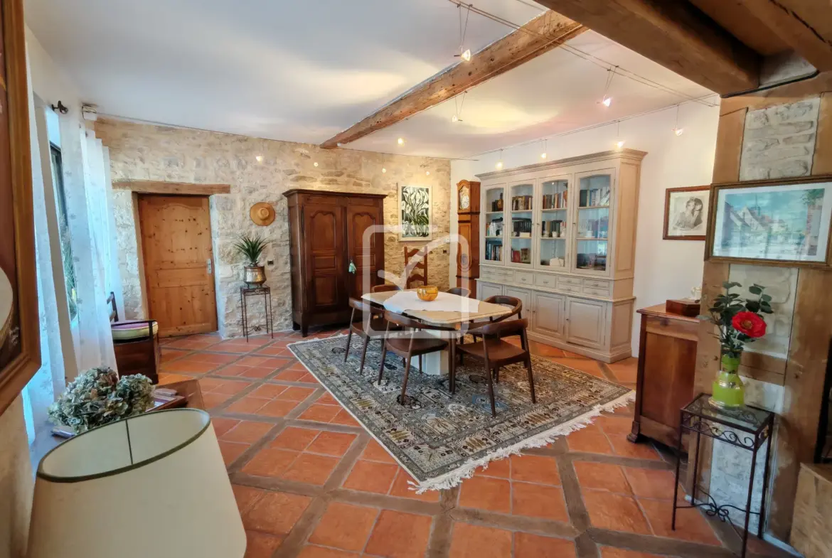 Maison de village restaurée à Condat sur Vezere - 266 000 EUR 