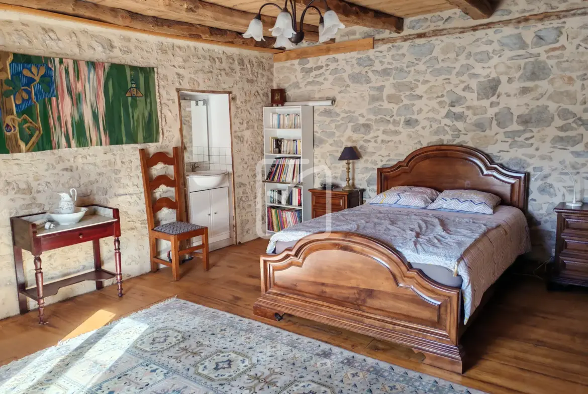 Maison de village restaurée à Condat sur Vezere - 266 000 EUR 