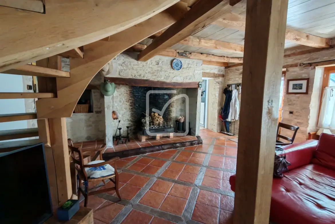 Maison de village restaurée à Condat sur Vezere - 266 000 EUR 