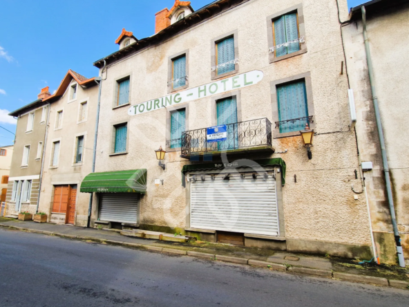 Ensemble immobilier à vendre à Champagnac-le-Vieux