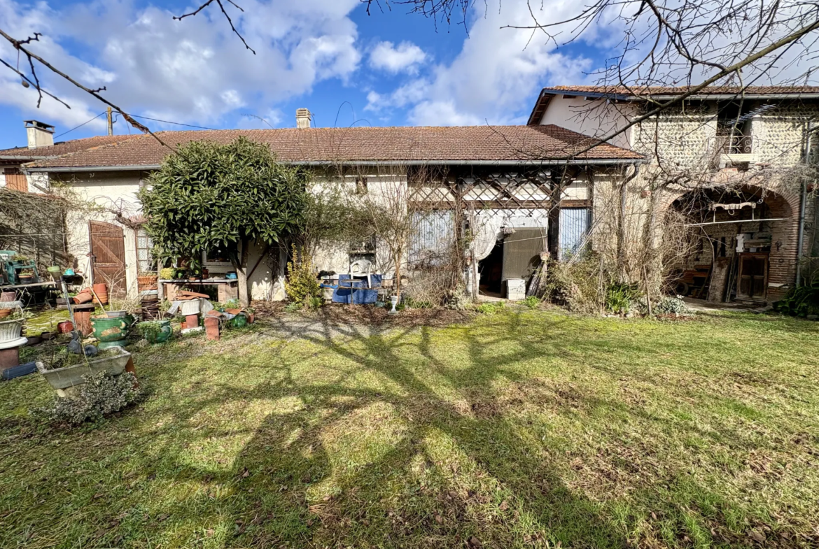 Maison à Artagnan avec dépendances et potentiel d'agrandissement 