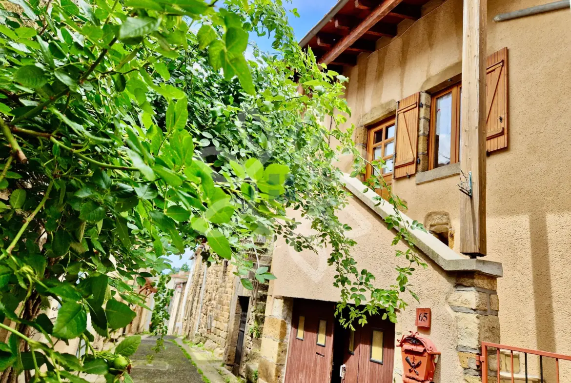 Maison en pierre à vendre au coeur de Vic-le-Comte 