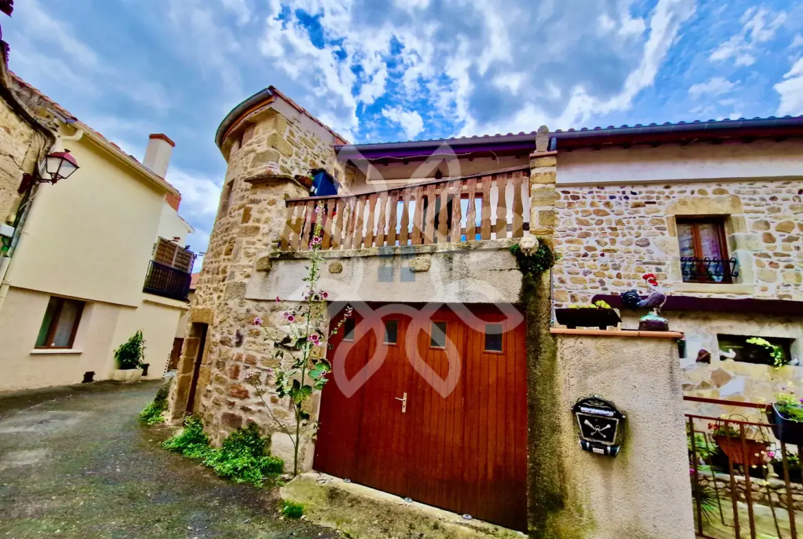 Maison en pierre à vendre au coeur de Vic-le-Comte 