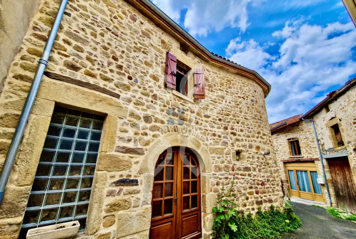 Maison en pierre à vendre au coeur de Vic-le-Comte 