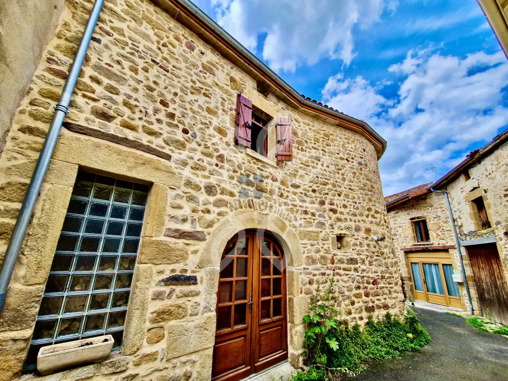 Maison en pierre à vendre au coeur de Vic-le-Comte 