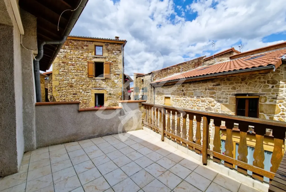 Maison en pierre à vendre au coeur de Vic-le-Comte 