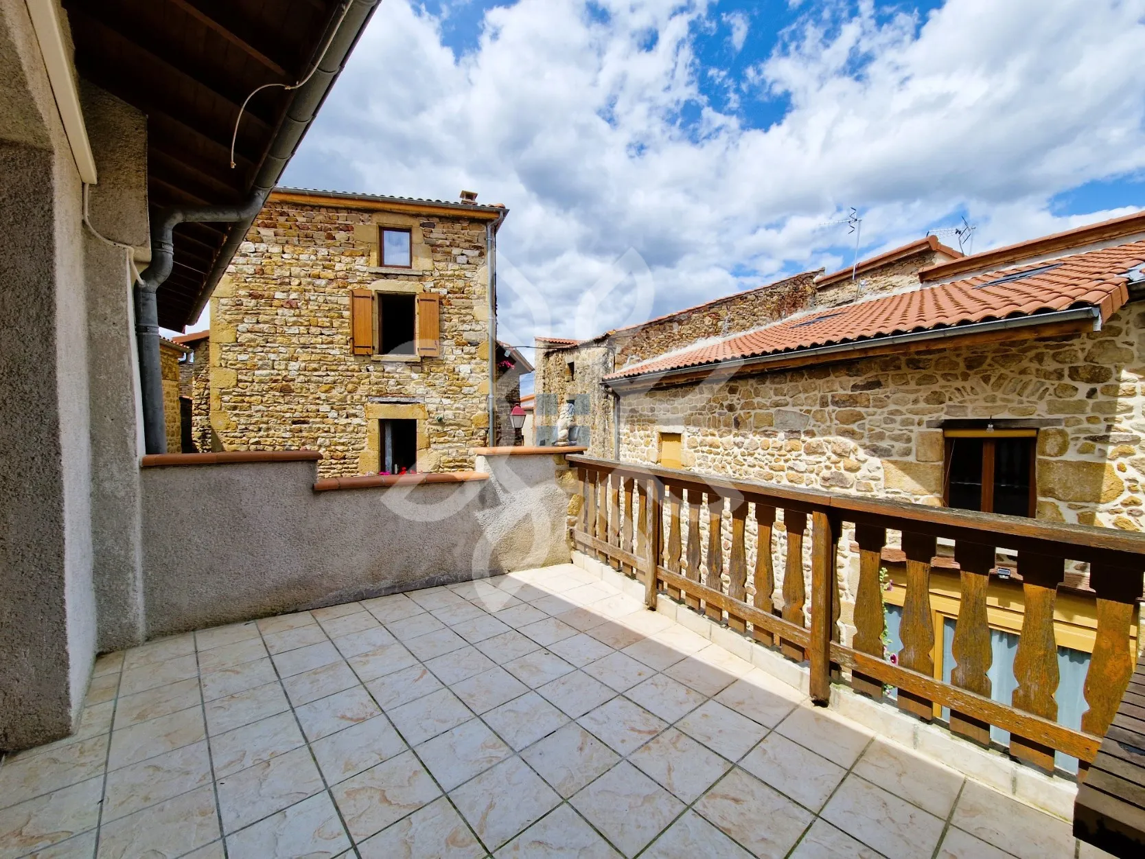 Maison en pierre à vendre au coeur de Vic-le-Comte 