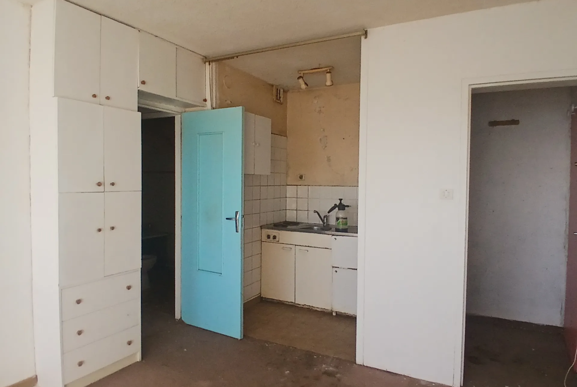 Appartement à rénover avec balcon vue mer à St Hilaire de Riez 