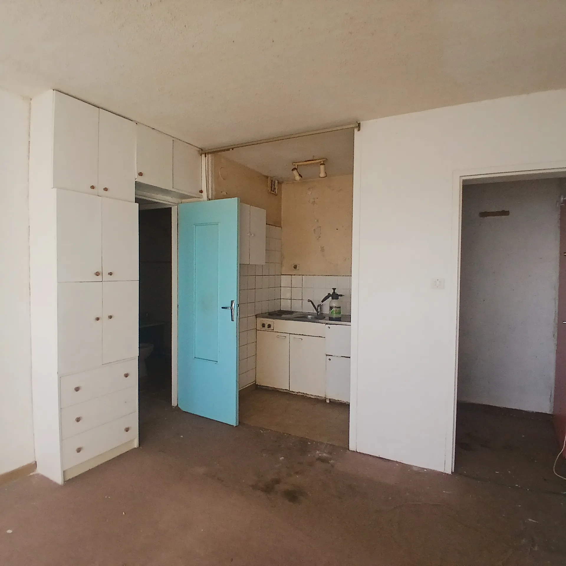 Appartement à rénover avec balcon vue mer à St Hilaire de Riez 