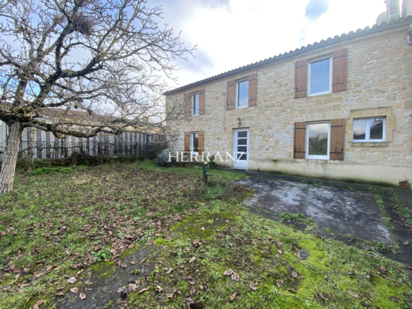 Maison familiale avec belle façade en moellon - 218 m² à Les Salles de Castillon