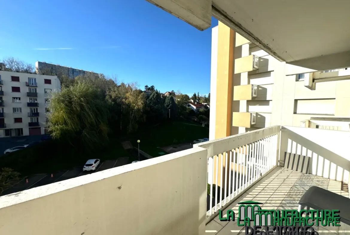 Appartement T4 avec balcon à Saint-Étienne Montplaisir - Prix : 84 900€ 