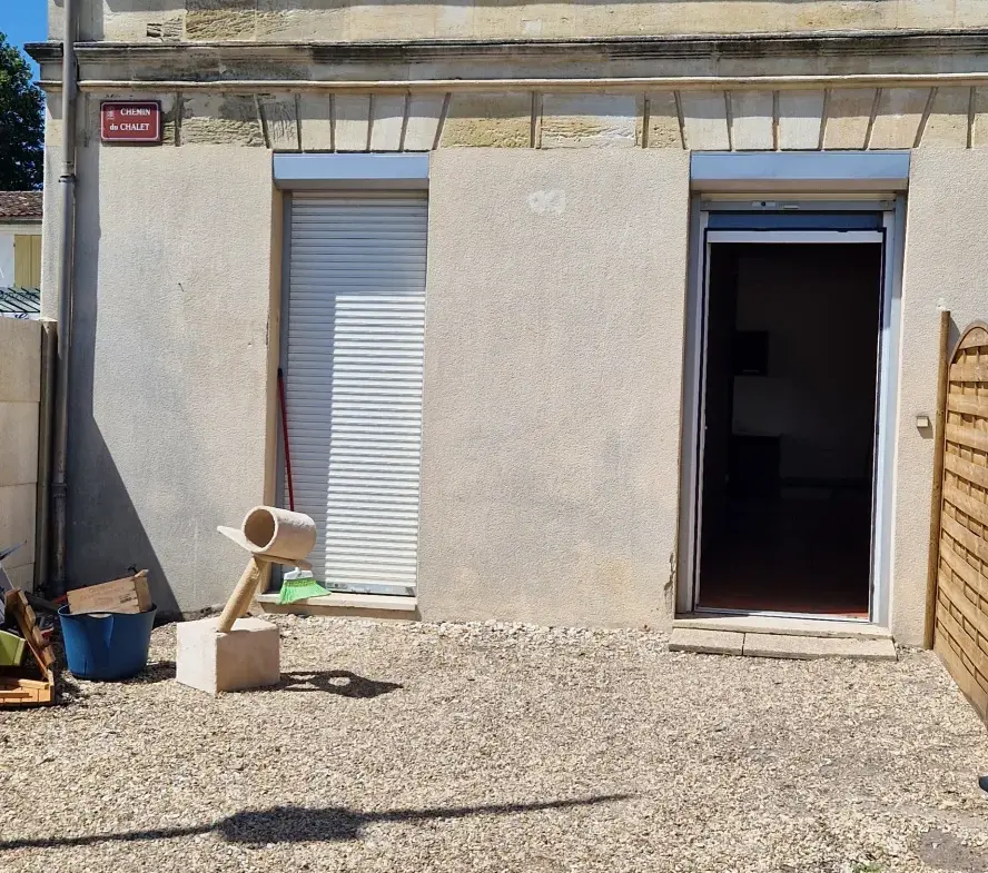 Immeuble ancien en pierre avec deux logements T3 à Arcins 