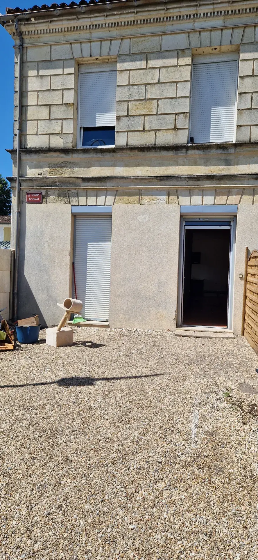 Immeuble ancien en pierre avec deux logements T3 à Arcins 