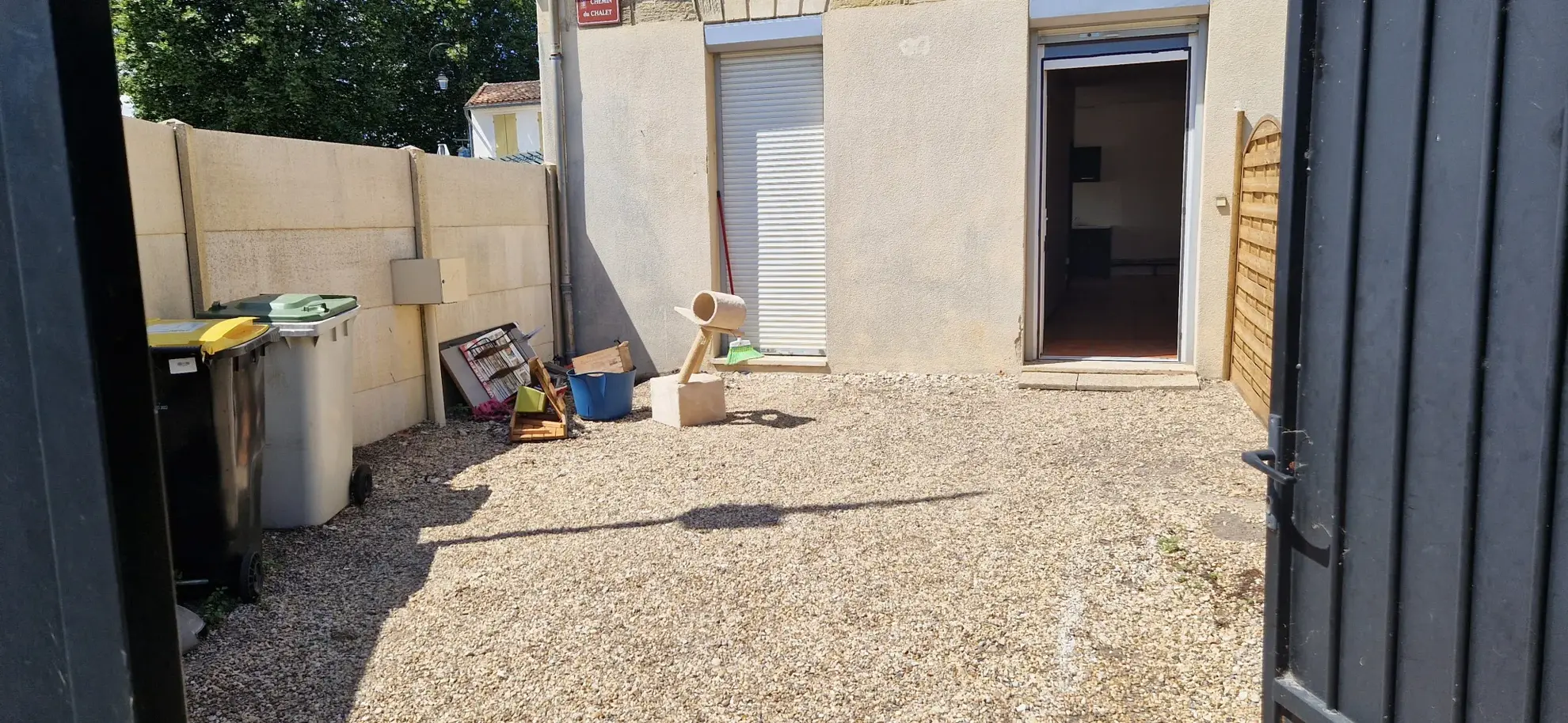 Immeuble ancien en pierre avec deux logements T3 à Arcins 